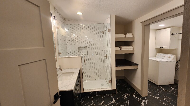 Building Photo - 1704 S Forest Dr