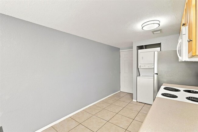 Building Photo - 6714 Nina Rosa Dr