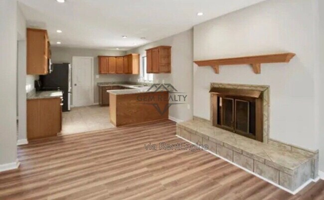Building Photo - 206 Fairway Cir