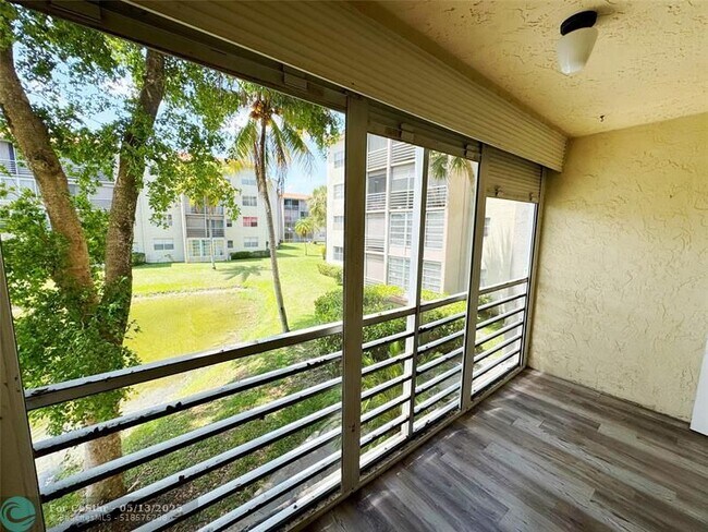Building Photo - 1820 N Lauderdale Ave