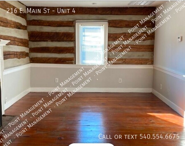 Building Photo - 216 E Main St