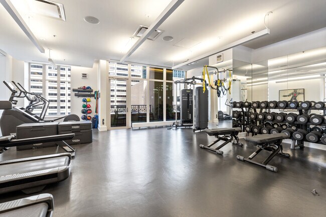 Building Photo - 118 E Erie St