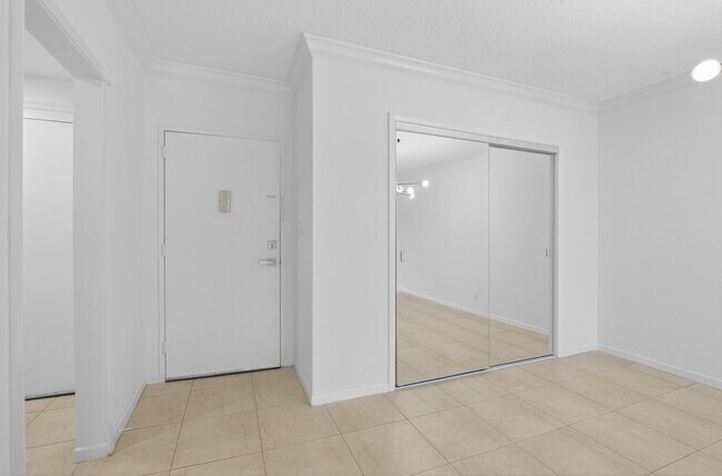 Building Photo - 2851 S Ocean Blvd