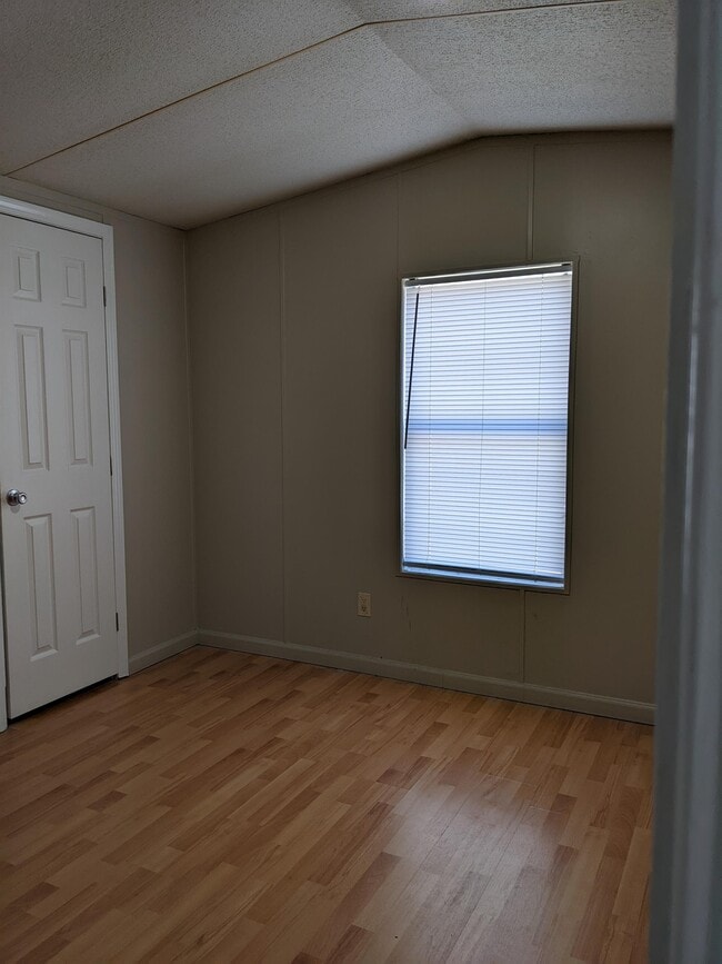 Building Photo - 415 Green Oak Rd