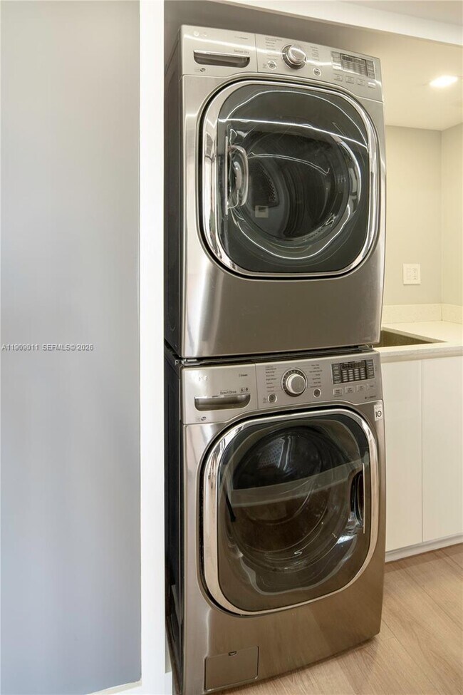 Building Photo - 4000 Towerside Terrace