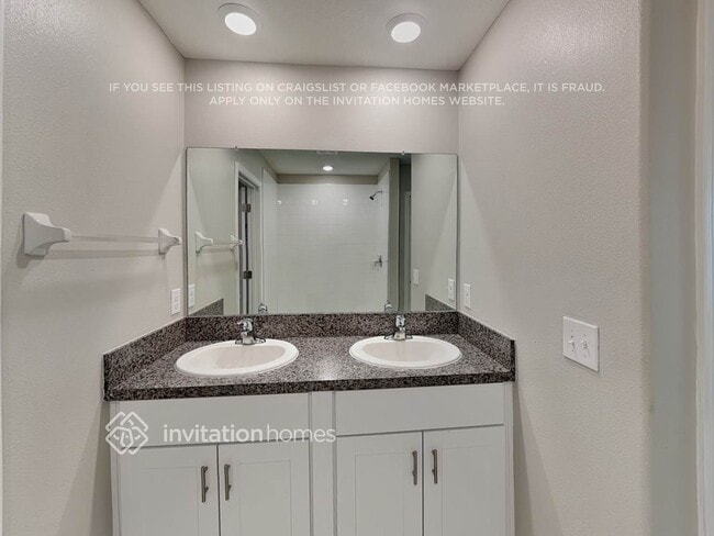 Building Photo - 15618 Greenleaf Bay St