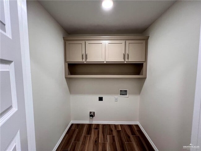 Building Photo - 11 E Llano Grande St