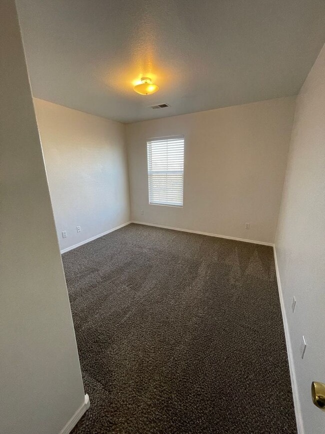 Building Photo - Gated community, 2 Br, 2 Ba, 1 car garage