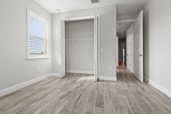 Building Photo - 8134 Loren Cove Dr
