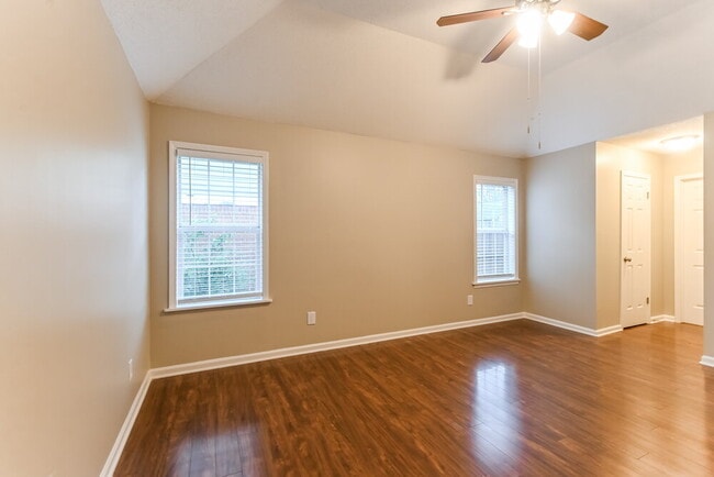 Building Photo - 5819 Waverly Dr