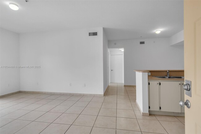 Building Photo - 7280 NW 114th Ave