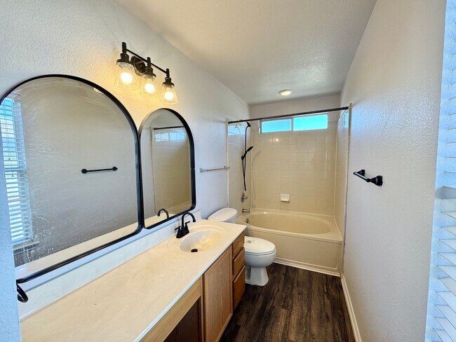 Building Photo - Beautiful 2 Story Home!