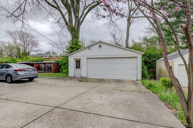 Building Photo - 1154 Moorlands Dr