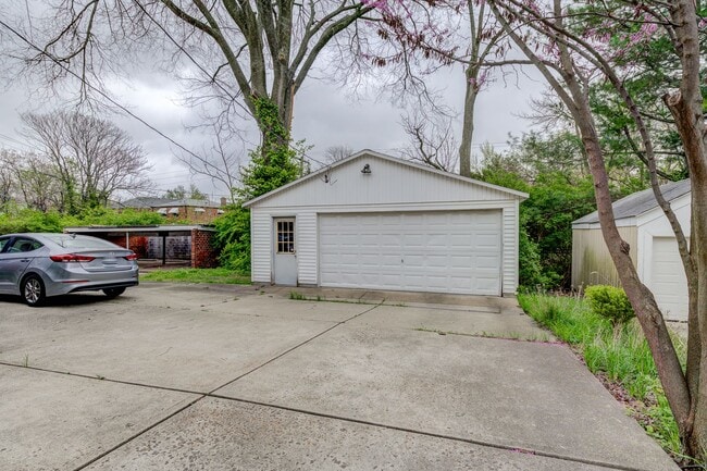 Building Photo - (144) 1154-58 Moorlands Dr.