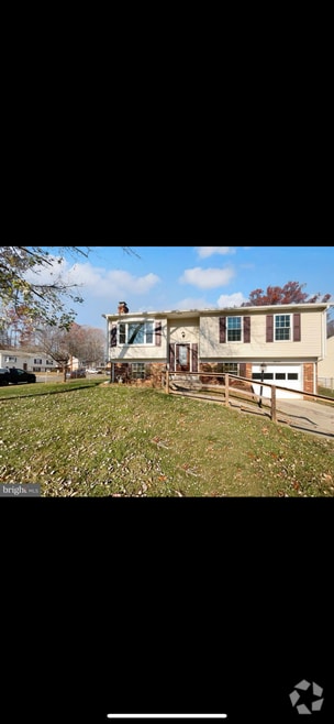 Building Photo - 5559 Saint Charles Dr
