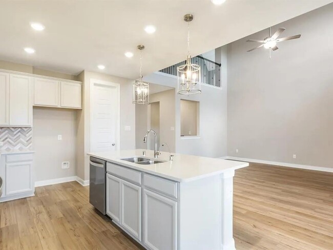 Building Photo - 7010 Lauren Oak Dr