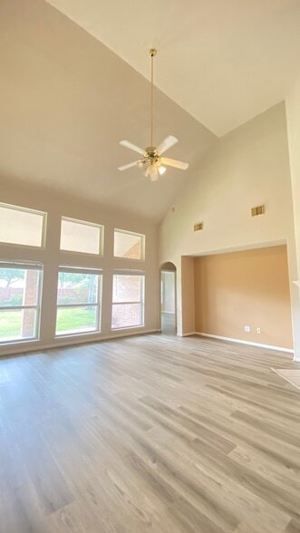 Building Photo - 2503 Westerlake Dr