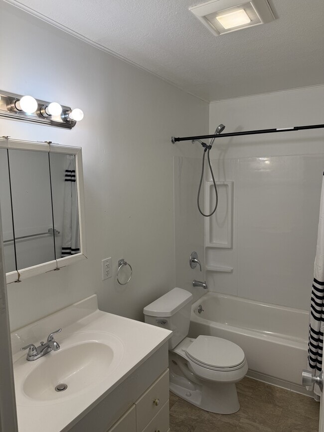 Building Photo - 2663 S Turner St