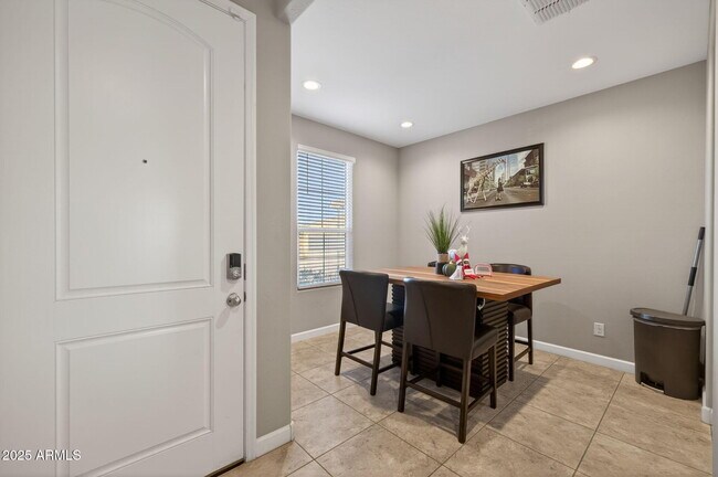 Building Photo - 8269 W Rushmore Way