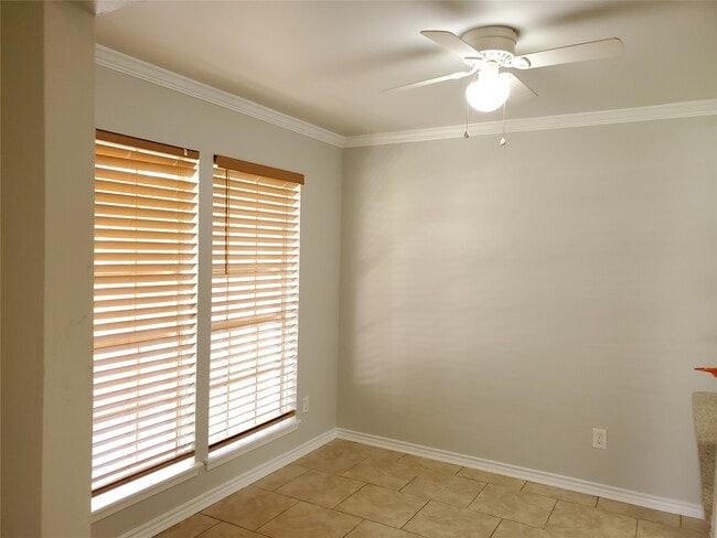 Building Photo - 5305 Woodville Ln