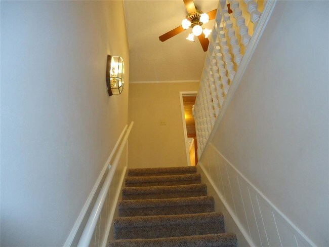 Building Photo - 10519 Brentway Dr