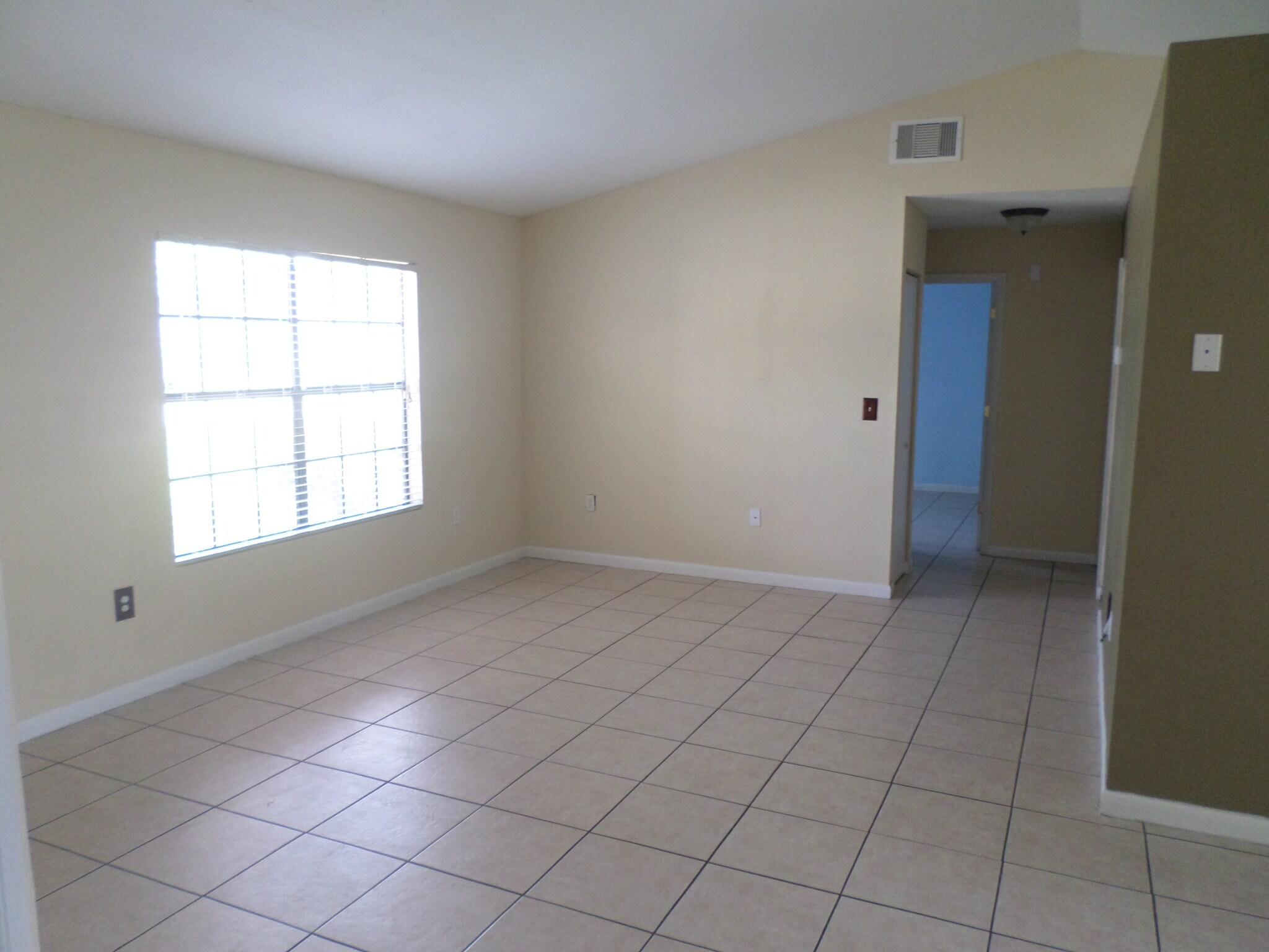 Building Photo - 658 Dromedary Ct