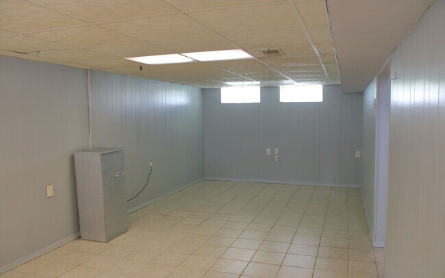 Building Photo - 3 Bed 1.5 bath Single Family Home