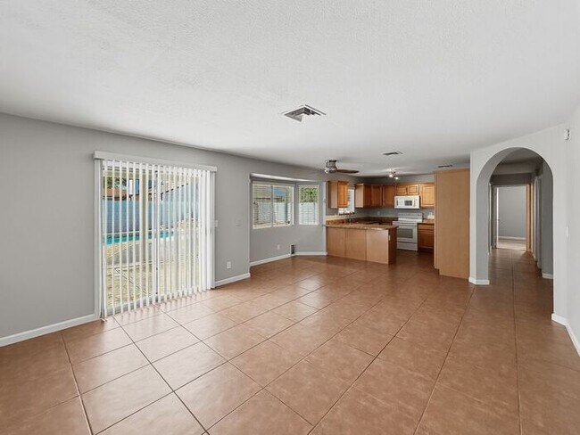 Building Photo - 3 Bedroom Home In Heart of Chandler for Rent