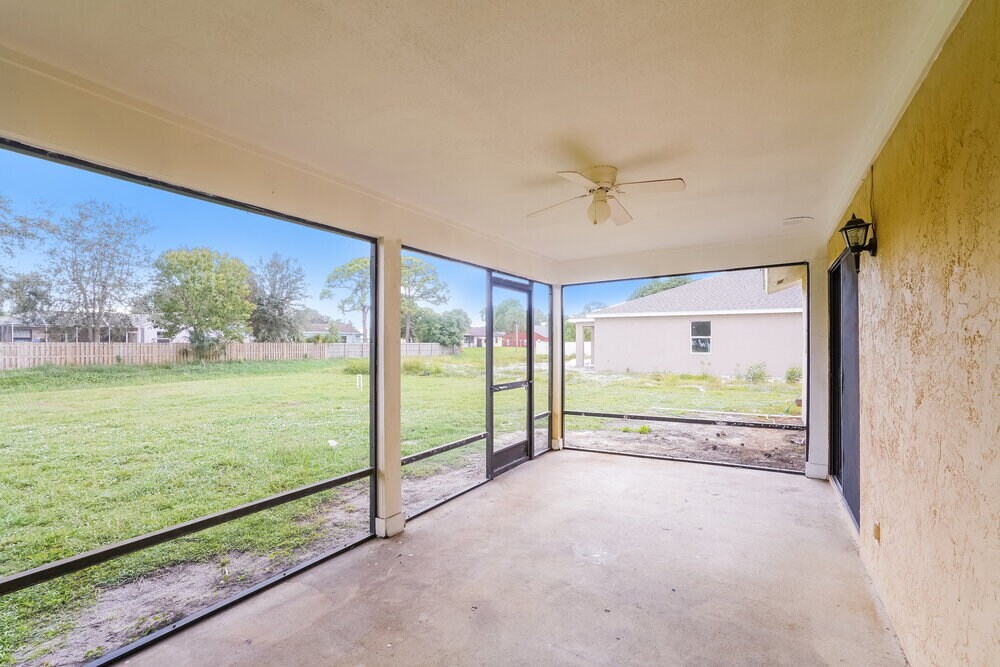 Building Photo - 452 SW Sansom Ln