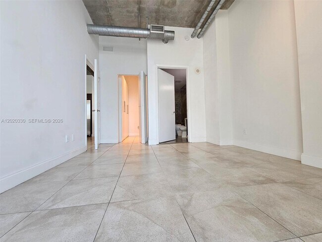 Building Photo - 3029 NE 188th St