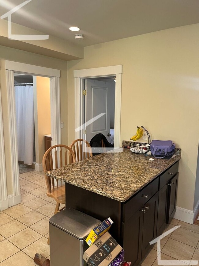 Building Photo - 9/1 No Fee! Spacious 3BR/2BA w/parking included!