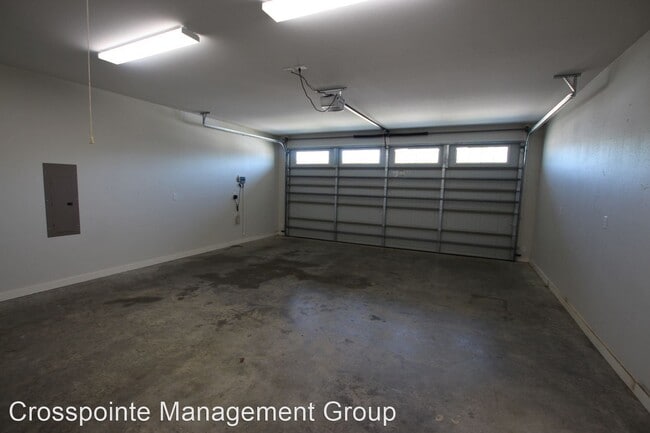 Building Photo - 4 br, 2.5 bath House - 1243 Nate Circle