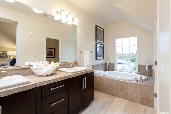 Building Photo - Beautiful Home awaits at Molly's Walk-Rose...