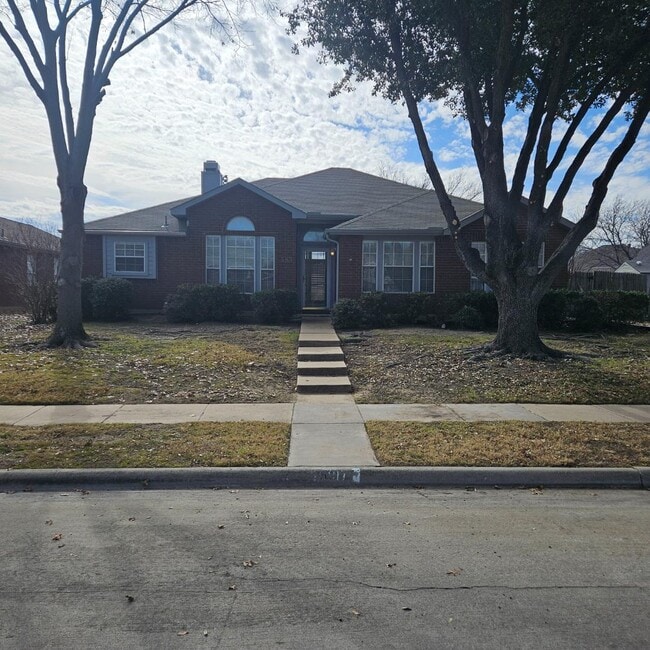 Building Photo - 5917 Madison Dr