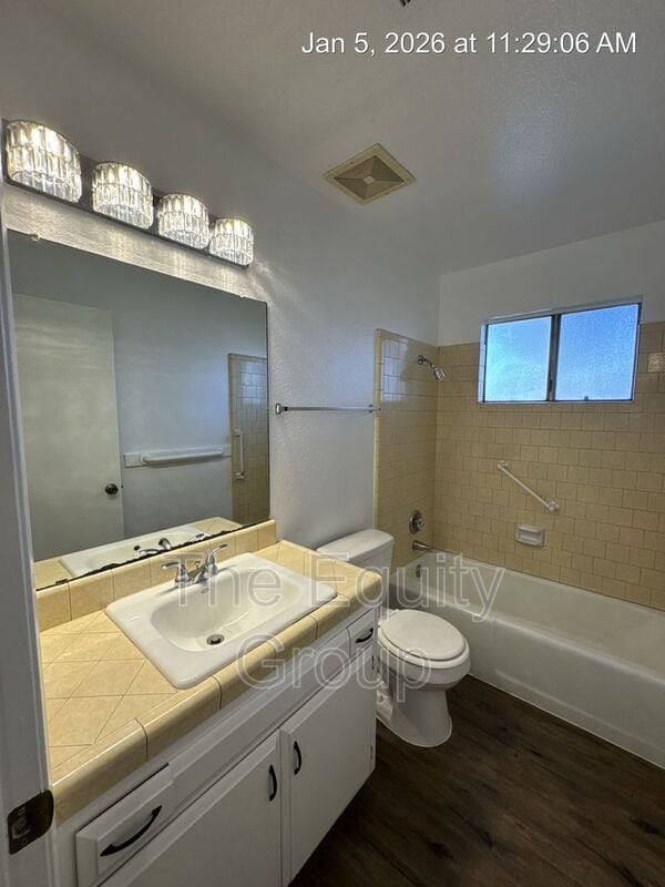 Building Photo - 2019 E Walnut Ave