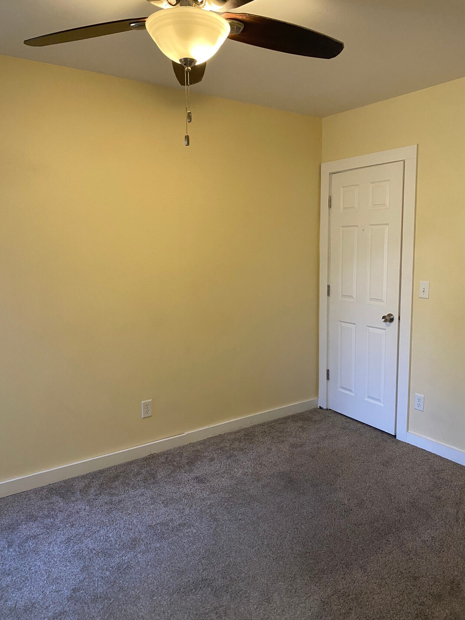 Building Photo - 1605 E 4th St