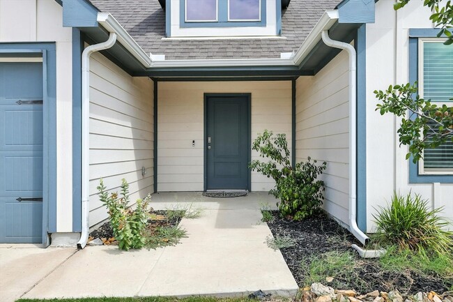 Building Photo - 11112 W Pond Dr