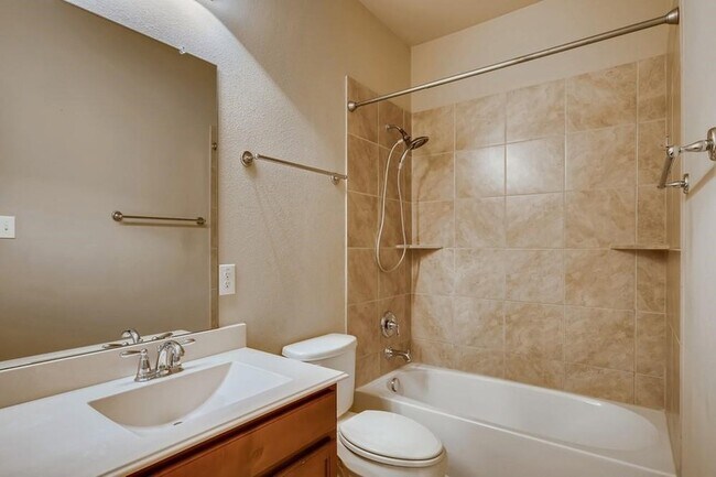 Building Photo - 2753 Calmwood Dr