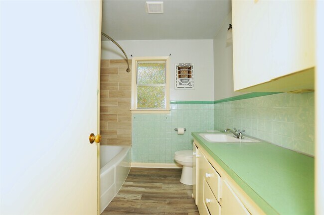 Building Photo - 609 Magnolia St