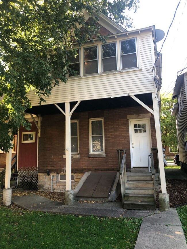 Building Photo - 543 W Michigan St