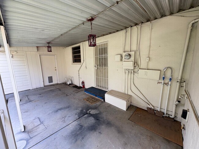 Building Photo - Charming Exeter Home Near Shopping Center ...