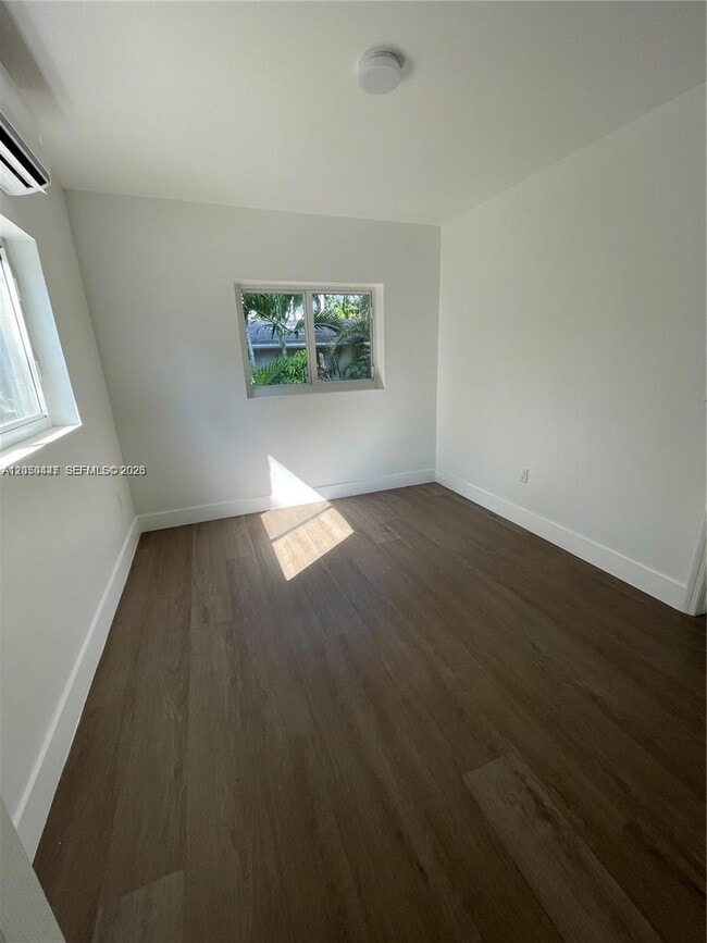 Building Photo - 2856 SW 37th Ave