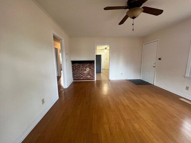 Building Photo - 3 bedroom home located off Neuse Blvd