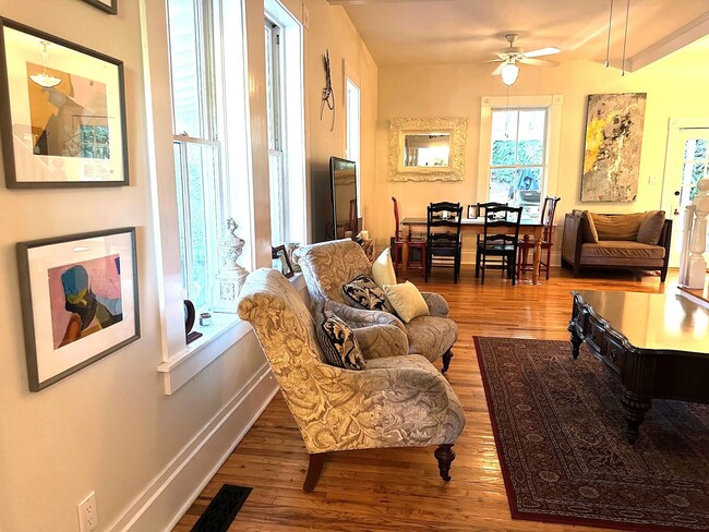 Building Photo - Vintage Home, furnished and upgraded: Occi...