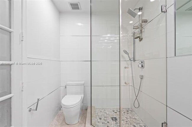 Building Photo - 6124 Paradise Point Dr