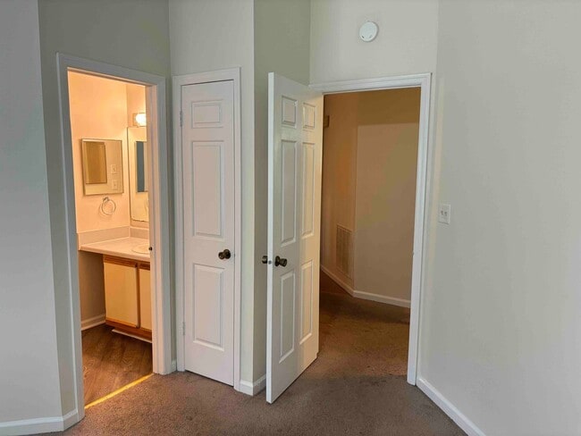 Building Photo - Beautiful Single Family Home Located Near ...