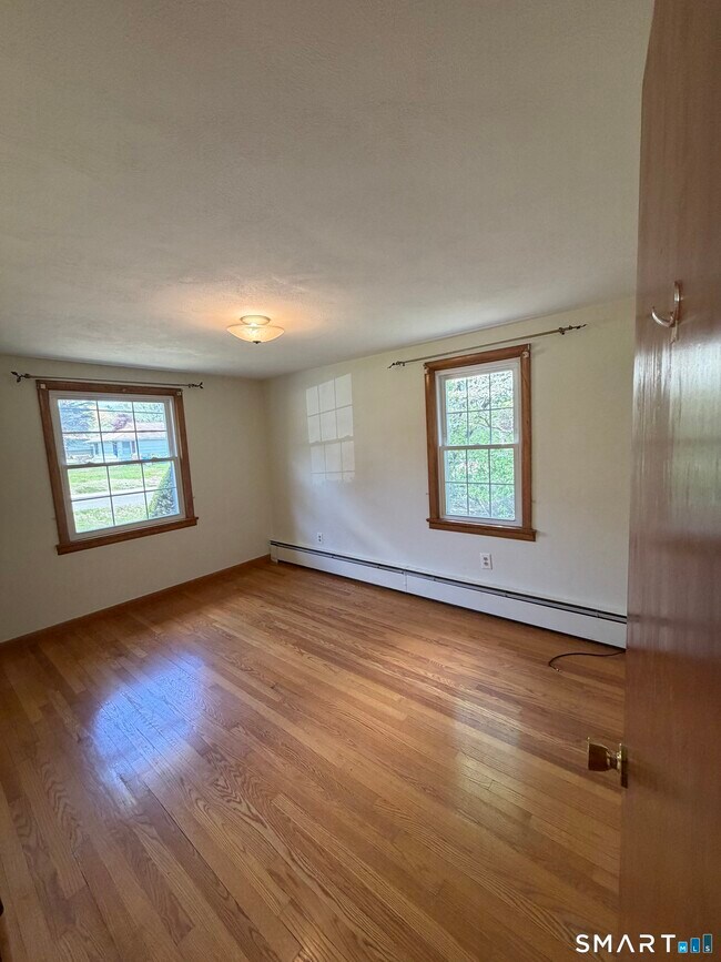 Building Photo - 42 Day St