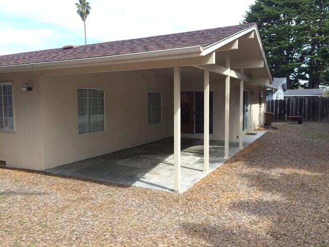 Building Photo - Great 3 Bedroom 3 Bath House in Monterey Fishermans Flats Neighborhood