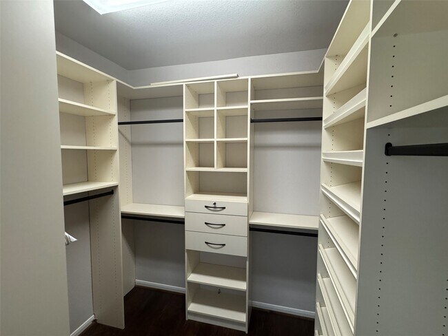 Building Photo - 5310 Royal Press Dr