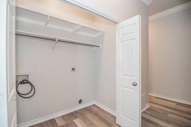 Building Photo - Recently Renovated 1-Bedroom Apartment in Prime Fort Worth Location